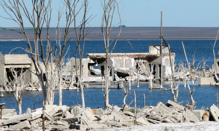 Escapada a Villa Epecuén, un pueblo abandona que fue escenario de una película de terror. Escapada a Villa Epecuén, un pueblo abandona que fue escenario de una película de terror.