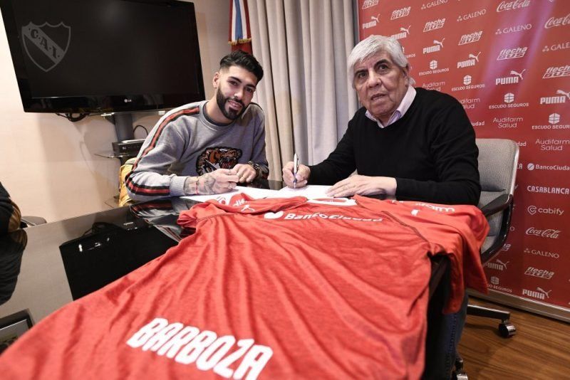 Alexander Barboza rubricó su firma y es nuevo jugador de Independiente