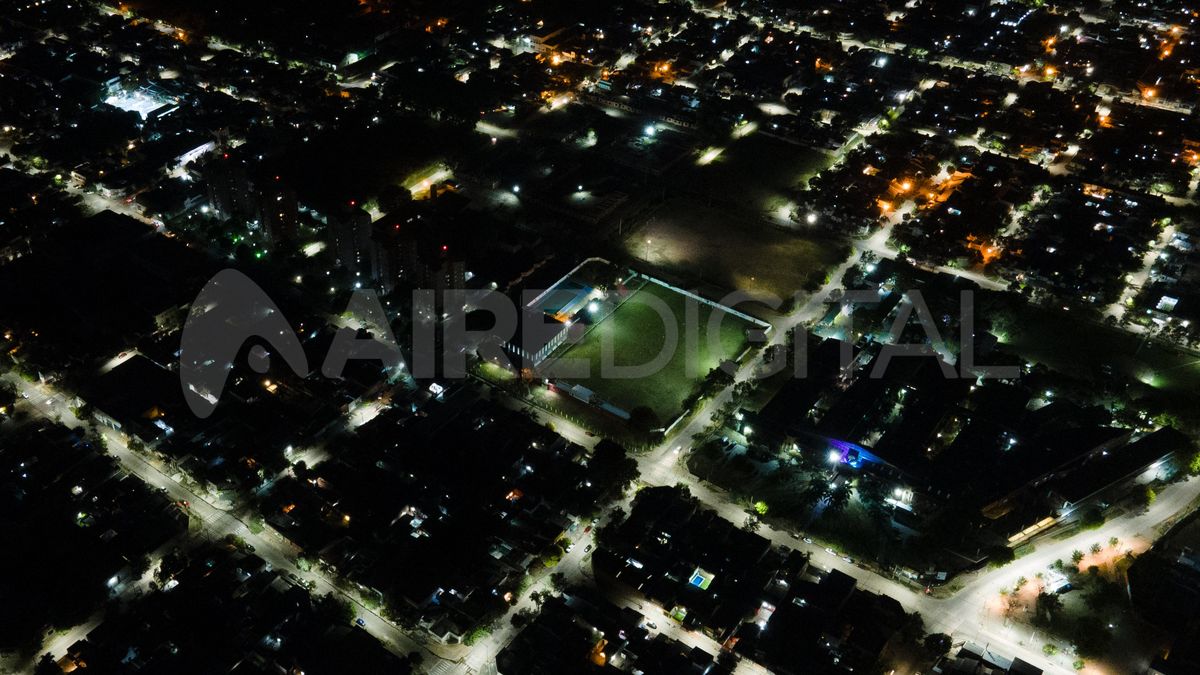 Un peligro: las 40 manzanas de barrio Roma, en el oeste de la ciudad de Santa Fe, están casi a oscuras. Un peligro: las 40 manzanas de barrio Roma, en el oeste de la ciudad de Santa Fe, están casi a oscuras.