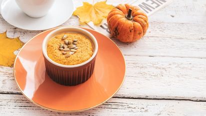Budín de calabaza en taza al microondas: rápido, esponjoso y sin horno