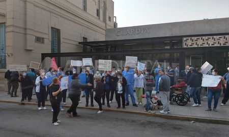 Trabajadores del Cullen reclaman reapertura d eparitarias. Trabajadores del Cullen reclaman reapertura d eparitarias.