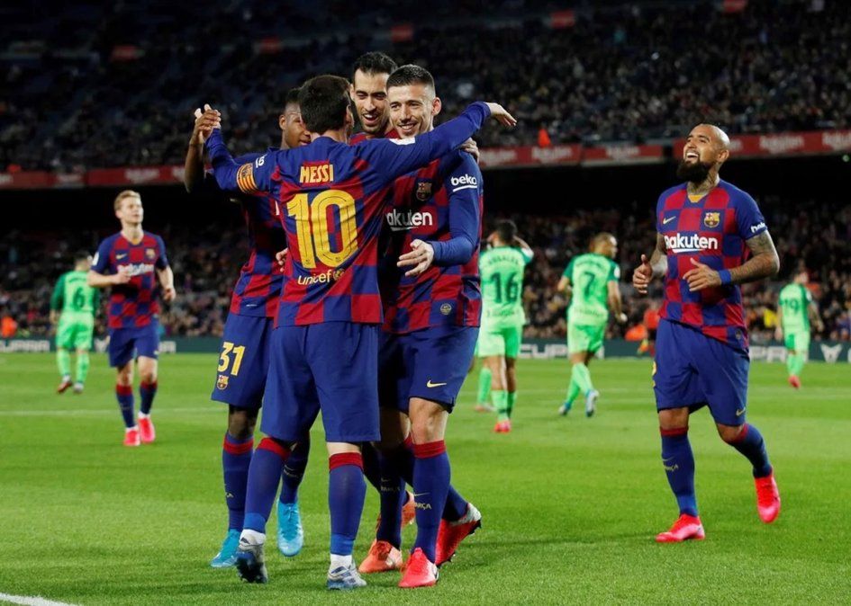 Barcelona, con dos de Messi, goleó y se clasificó a cuartos de final