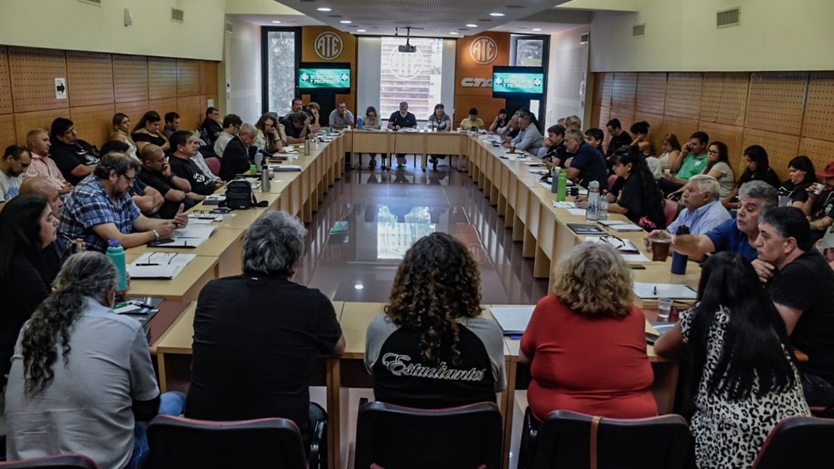 El gremio de la Asociación de Trabajadores del Estado (ATE) anunció una jornada nacional de lucha para el viernes 22 de diciembre ante las medidas económicas.