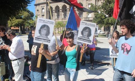A horas de un nuevo aniversario del golpe de Estado del 24 de marzo de 1976 - y el inicio de la dictadura cívico-militar-, el testimonio de quienes sobrevivieron al terrorismo de Estado vuelve a cobrar centralidad. A horas de un nuevo aniversario del golpe de Estado del 24 de marzo de 1976 - y el inicio de la dictadura cívico-militar-, el testimonio de quienes sobrevivieron al terrorismo de Estado vuelve a cobrar centralidad.