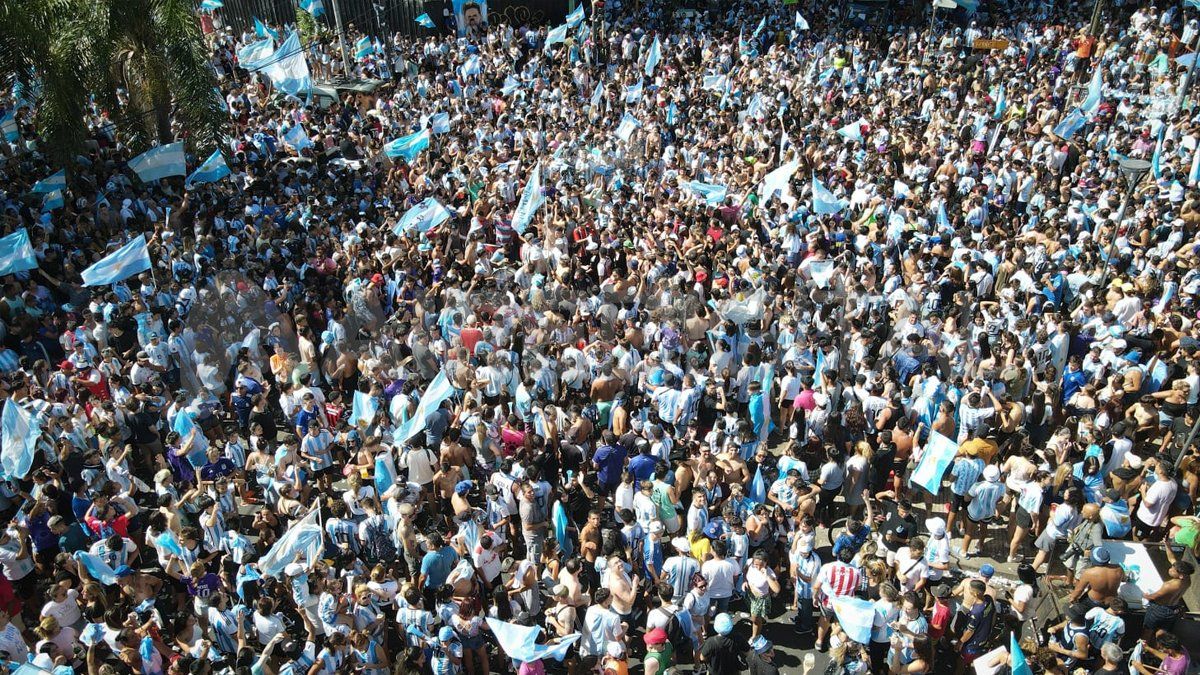 Los festejos que comenzaron minutos después de las 15.00 se extendieron hasta las 23 de la noche.