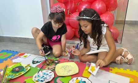Junto a Citerea Talleres Creativos, AIRE organizó un taller dirigido a las infancias que forman parte de las familias de los trabajadores del multimedios. Junto a Citerea Talleres Creativos, AIRE organizó un taller dirigido a las infancias que forman parte de las familias de los trabajadores del multimedios.