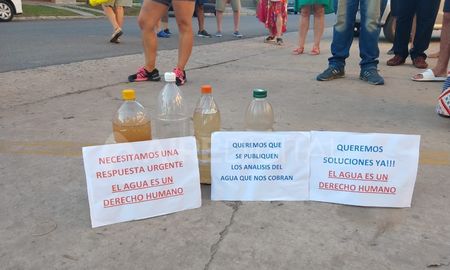 tras el reclamo de los vecinos, la intendenta qüesta aseguro que el agua no esta contaminada tras el reclamo de los vecinos, la intendenta qüesta aseguro que el agua no esta contaminada