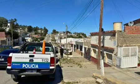 Una santafesina fue víctima de femicidio en Comodoro Rivadavia y un hombre oriundo de la ciudad, viaja para poder tramitar la tenencia de sus hijos. Una santafesina fue víctima de femicidio en Comodoro Rivadavia y un hombre oriundo de la ciudad, viaja para poder tramitar la tenencia de sus hijos.