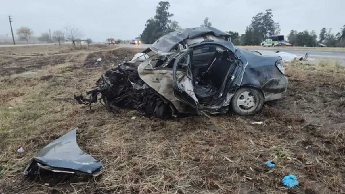 Los restos del auto luego del accidente. 