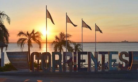 El Gobierno de Corrientes habilitó el ingreso de turistas de otras provincias, quienes deberán solicitar un permiso y tener un hisopado negativo y contar con un seguro médico para Covid-19. El Gobierno de Corrientes habilitó el ingreso de turistas de otras provincias, quienes deberán solicitar un permiso y tener un hisopado negativo y contar con un seguro médico para Covid-19.