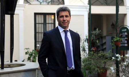 La Corte Suprema de Justicia determinó que el gobernador de San Juan, Sergio Uñac, no puede competir por la re-reelección en la provincia. La Corte Suprema de Justicia determinó que el gobernador de San Juan, Sergio Uñac, no puede competir por la re-reelección en la provincia.