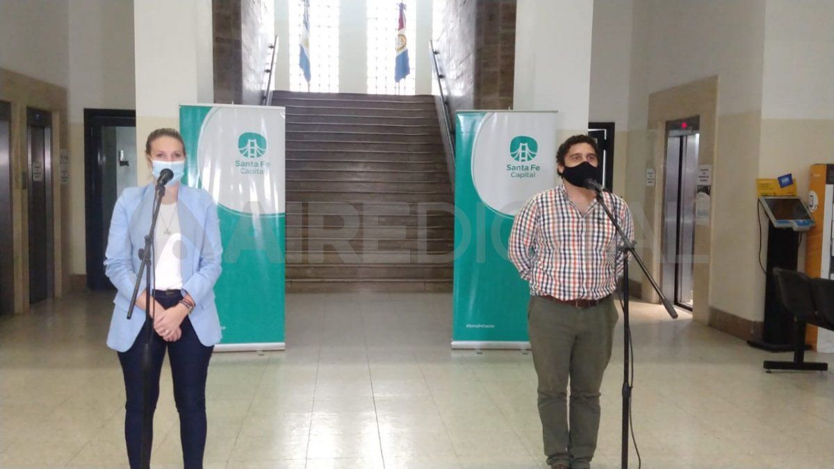 La secretaria de Control de la ciudad, Virginia Coudannes, junto al secretario de Producción, Matías Schmüth.