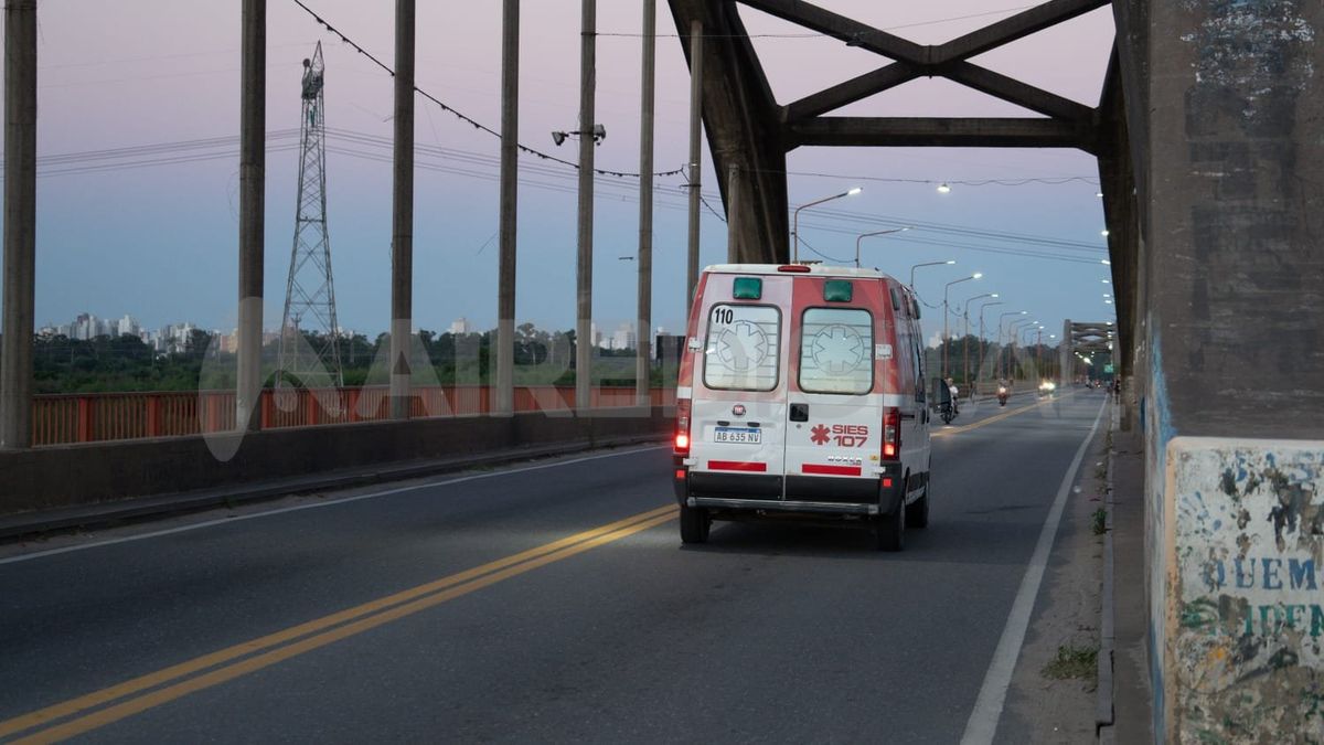 Los colectivos no pueden circular por el Puente Carretero Santa Fe-Santo Tomé hasta que se habilite la estructura del Bailey. Los colectivos no pueden circular por el Puente Carretero Santa Fe-Santo Tomé hasta que se habilite la estructura del Bailey.