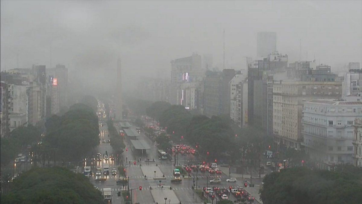 Aviso de lluvias con intensas ráfagas para sur del conurbano y La Plata en las próximas horas
