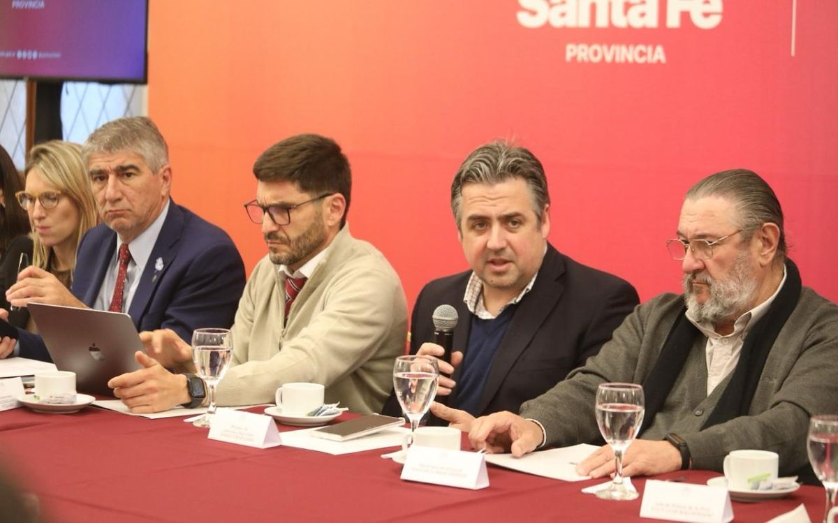 Pablo Cococcioni, ministro de Justicia y Seguridad, durante su exposición ante la Junta Provincial de Seguridad en Casa de Gobierno. Pablo Cococcioni, ministro de Justicia y Seguridad, durante su exposición ante la Junta Provincial de Seguridad en Casa de Gobierno.
