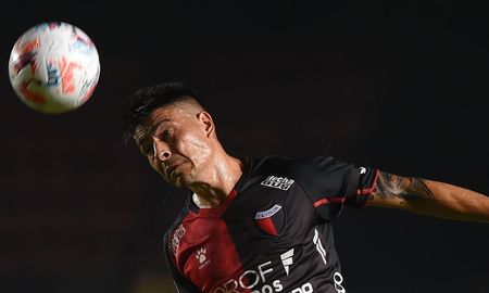 Paolo Goltz se desgarró y se perderá el Clásico Santafesino ante Unión y la segunda fase de la Copa de la Liga, si es que Colón alcanza esa instancia. Paolo Goltz se desgarró y se perderá el Clásico Santafesino ante Unión y la segunda fase de la Copa de la Liga, si es que Colón alcanza esa instancia.