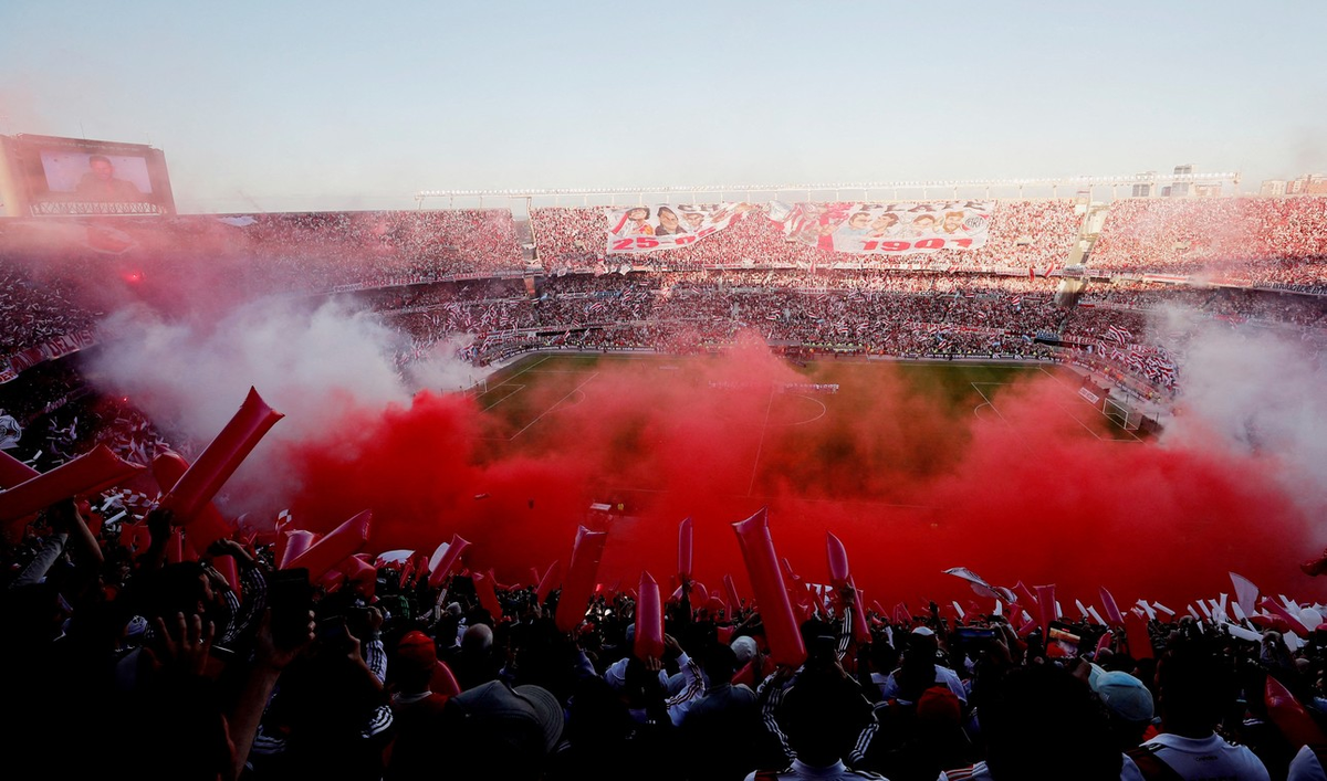 River es el club con más socios del país. River es el club con más socios del país.