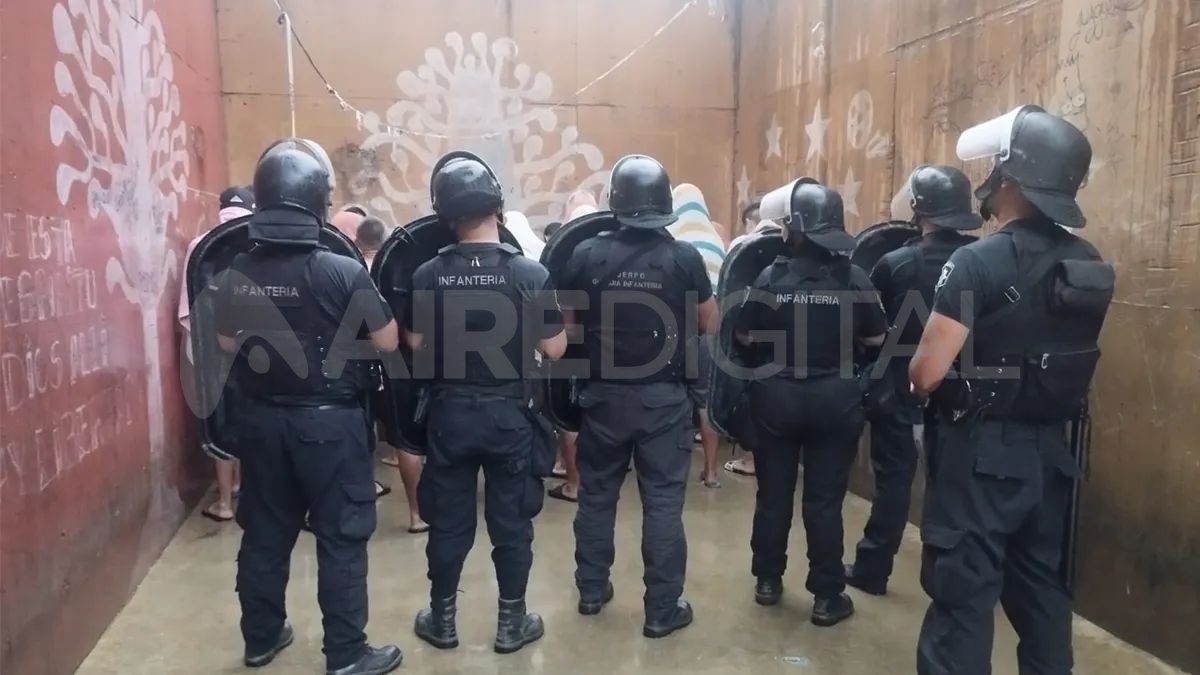 Personal de la CGI en el establecimiento policial. 