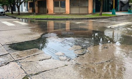 Los desbordes de líquidos cloacales afectan la zona de Tucumán y Juan Díaz de Solís desde hace 10 días. Los desbordes de líquidos cloacales afectan la zona de Tucumán y Juan Díaz de Solís desde hace 10 días.