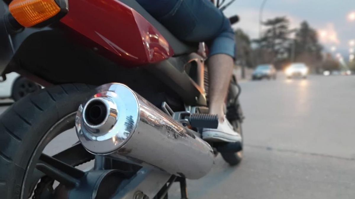 El concejo municipal amplía la regulación para sancionar a vehículos infractores por ruidos fuertes y molestos.