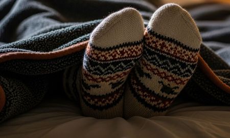 Qué significa dormir con las medias puestas. Qué significa dormir con las medias puestas.