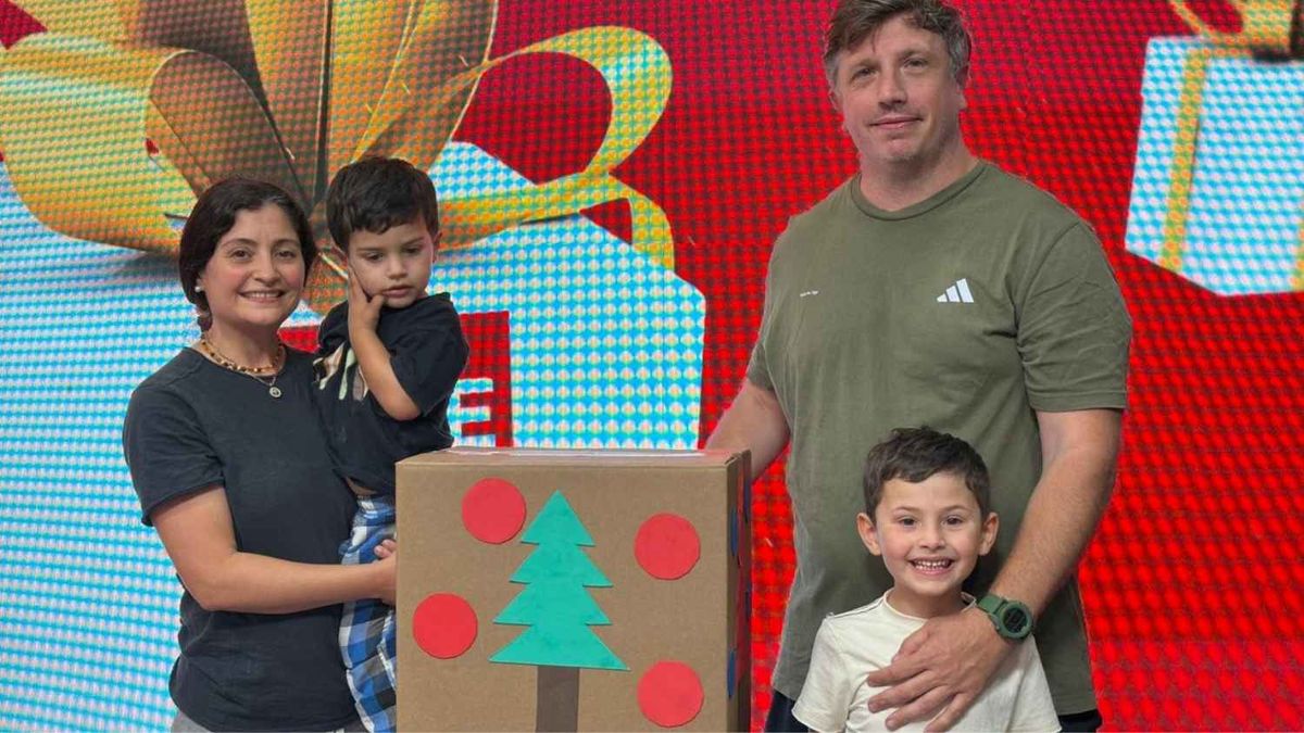 Muchas familias se acercaron a hacer su aporte para la campaña solidaria de AIRE y el Movimiento Los Sin Techo.