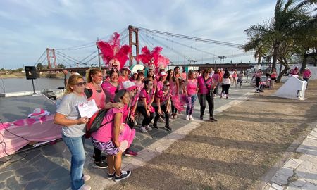 El evento solidario organizado por las Chicas Pink tuvo como objetivo concientizar sobre la prevención del cáncer de mama. El evento solidario organizado por las Chicas Pink tuvo como objetivo concientizar sobre la prevención del cáncer de mama.