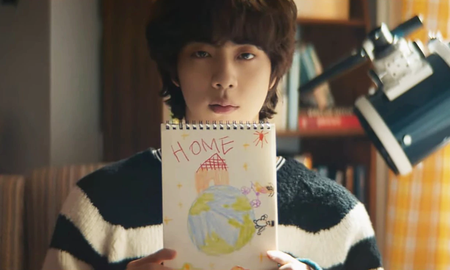 Jin de BTS debuta en solitario con The Astronaut. Jin de BTS debuta en solitario con The Astronaut.