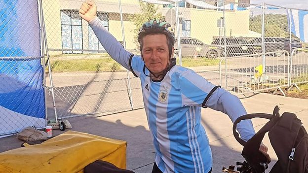 Tony viajó de Lanús a Estados Unidos para ver a la Selección Argentina. Tony viajó de Lanús a Estados Unidos para ver a la Selección Argentina.