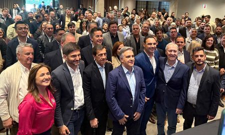 La campaña se inició formalmente el pasado 12 de septiembre en Río Cuarto, Córdoba, con la participación de Schiaretti y de la liga de gobernadores de Provincias Unidas. La campaña se inició formalmente el pasado 12 de septiembre en Río Cuarto, Córdoba, con la participación de Schiaretti y de la liga de gobernadores de Provincias Unidas.