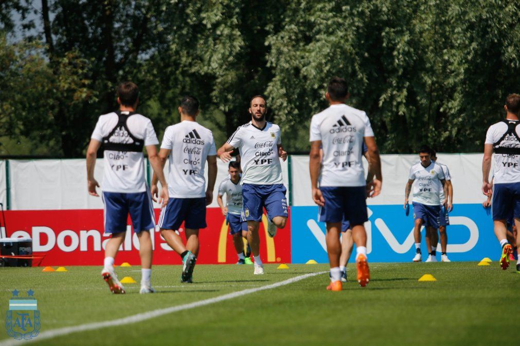Gonzalo Higuaín le ganaría la pulseada a Sergio Aguero