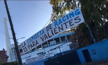 Se realizó a denuncia correspondiente y se puso a disposición de la justicia todo lo necesario para la investigación, reza un comunicado oficial de Racing. Se realizó a denuncia correspondiente y se puso a disposición de la justicia todo lo necesario para la investigación, reza un comunicado oficial de Racing.