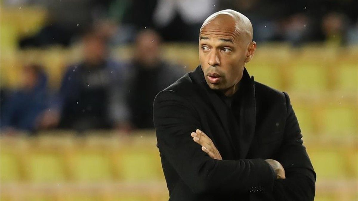 Thierry Henry, excompañero de Lionel Messi en Barcelona, defendió al jugador de los silbidos recibidos en el encuentro entre Paris Saint-Germain y Lyon.