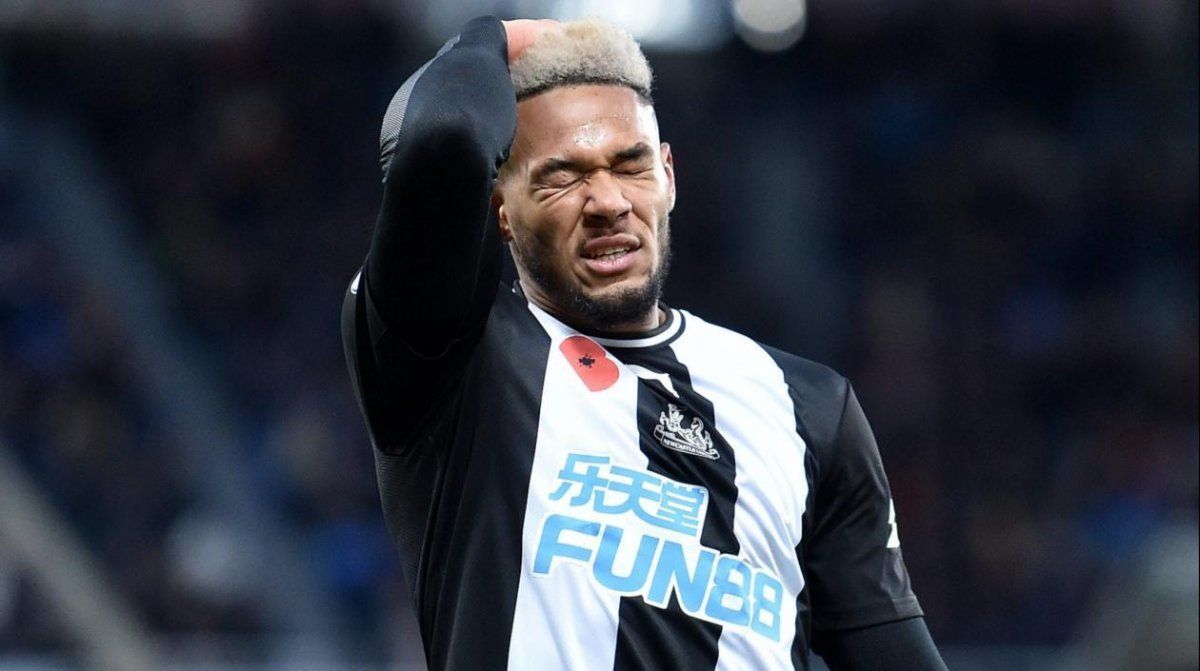 Joelinton salió de su casa para cortarse el pelo y el Newcastle lo multó por violar el aislamiento social y preventivo contra el coronavirus.
