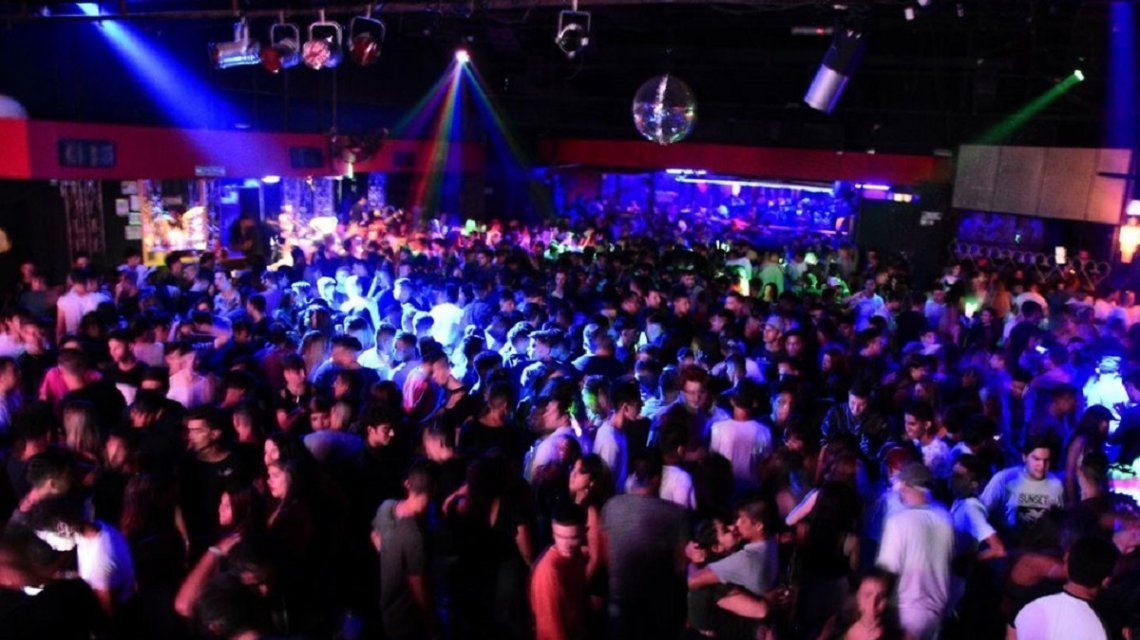 Rosario: ¿Menores de edad podrán ingresar a los boliches de mayores?