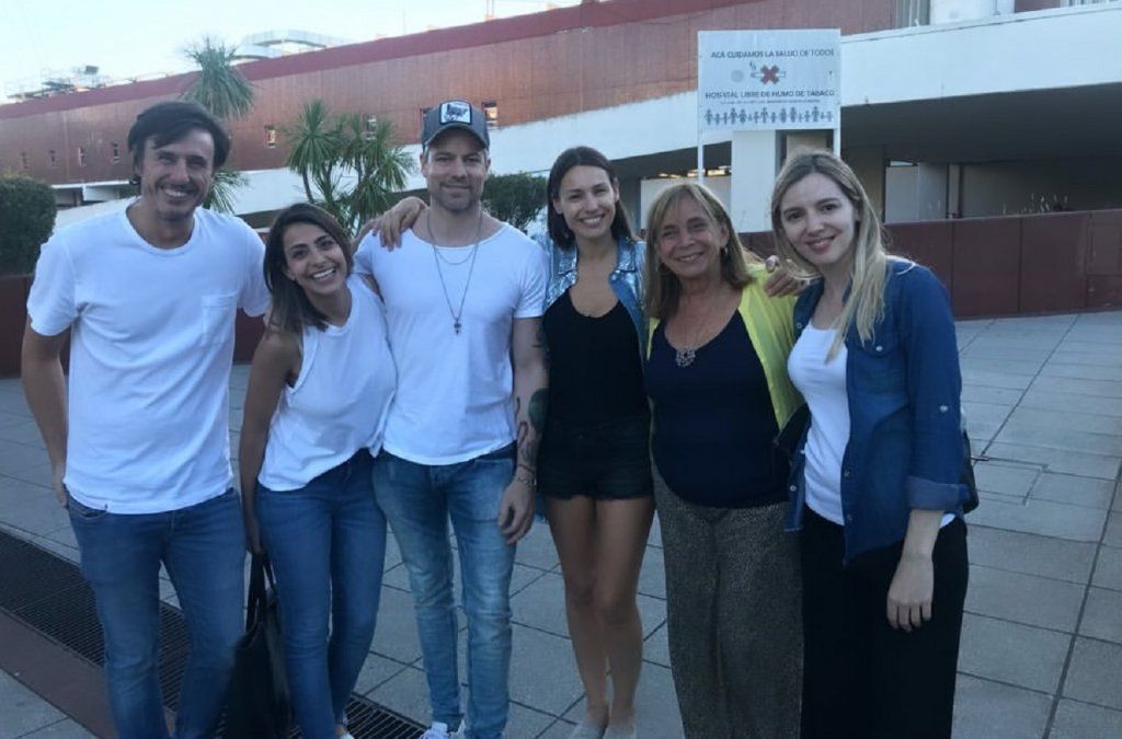 Pampita y Roberto García Moritán sorprendieron a los niños del Hospital Garrahan
