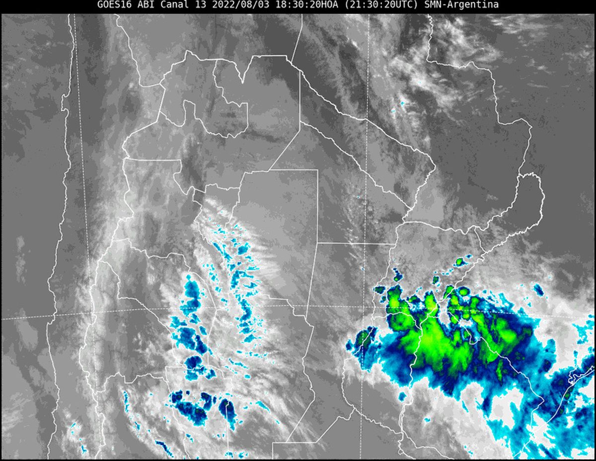 En la imagen satelital se observa que la nubosidad asociada a inestabilidad se desplaza hacia el sudeste.