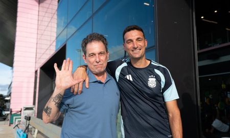El cantante acompañó a la delegación argentina en Miami. El cantante acompañó a la delegación argentina en Miami.