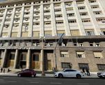 Una supuesta amenaza de bomba encendió las alarmas esta tarde en el Ministerio de Economía y personal de la Policía Federal evacuó a todo el edificio. Una supuesta amenaza de bomba encendió las alarmas esta tarde en el Ministerio de Economía y personal de la Policía Federal evacuó a todo el edificio.