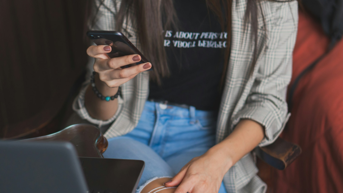 Juicio por deepfake: piden hasta 30 años de cárcel para alumno que usó IA para crear porno con sus compañeras Juicio por deepfake: piden hasta 30 años de cárcel para alumno que usó IA para crear porno con sus compañeras