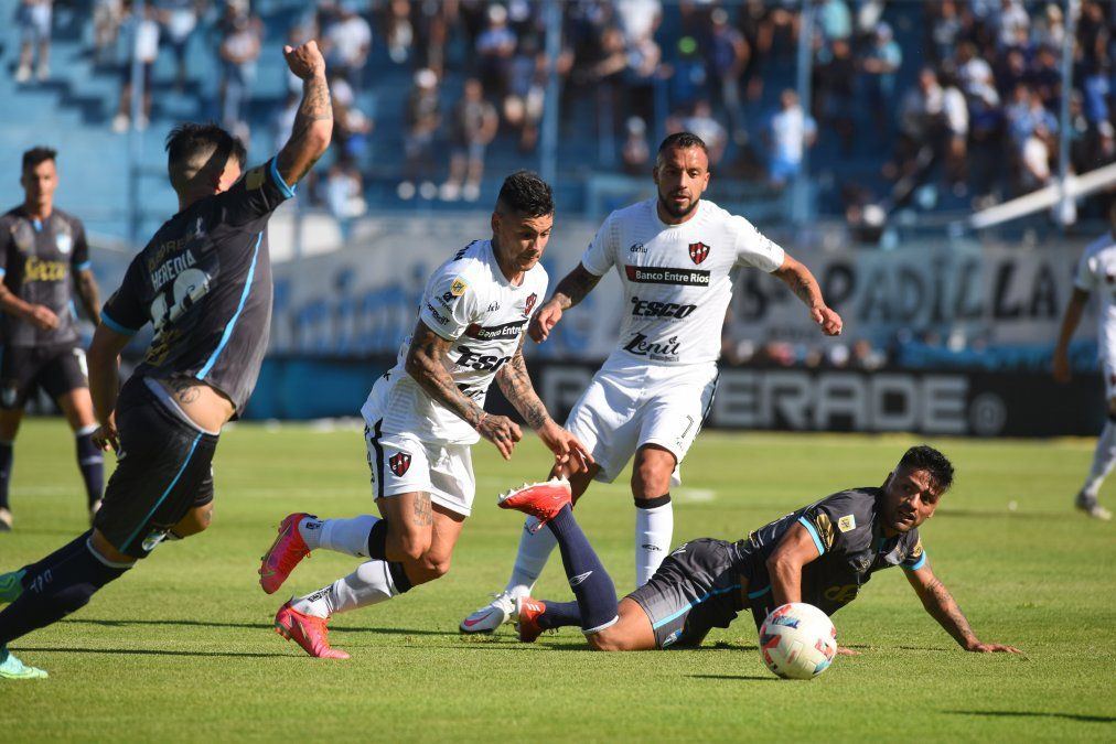 Atlético Tucumán y Patronato empataron 2-2 en el José Fierro