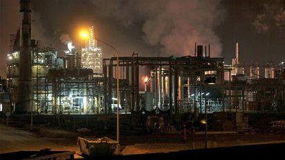 Ofensiva aérea de Israel y Estados Unidos contra centros petroquímicos estratégicos en Irán