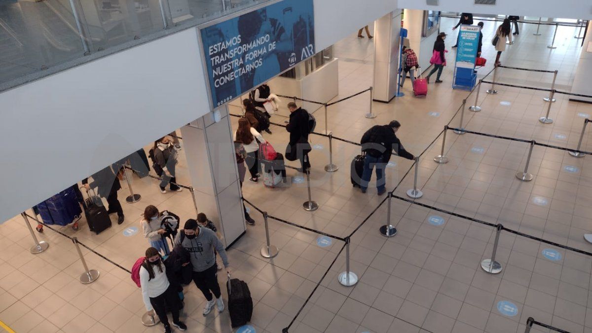 Los turistas que viajen a países donde hay circulación habitual de dengue tienen que prestar especial atención a las medidas de prevención y si al volver presentan síntomas, consultar al médico inmediatamente.