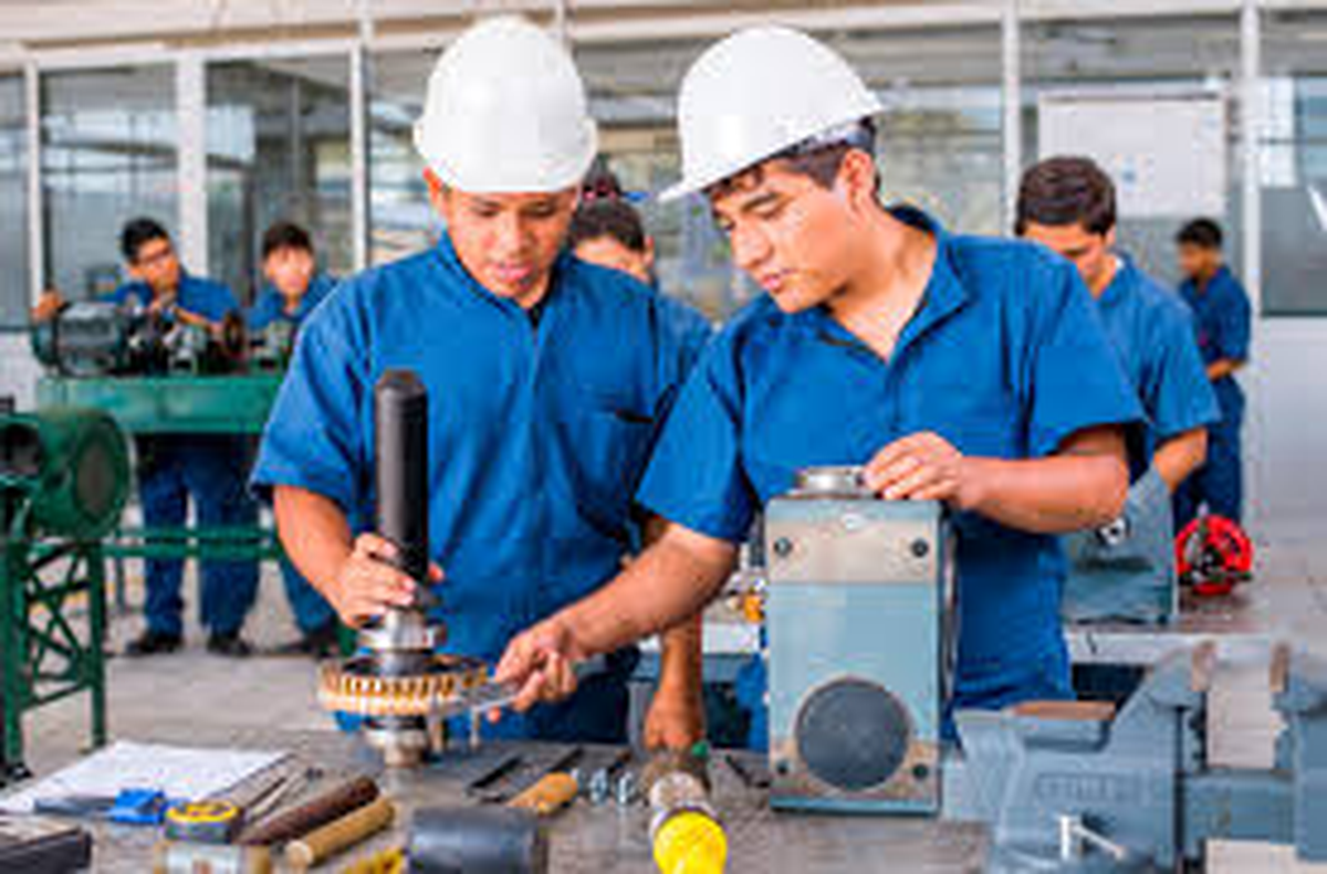 En términos del valor agregado bruto (VAB) medido a precios básicos, su participación representó el 43,4%, y registró un incremento de 0,54 puntos porcentuales (p.p.) respecto del tercer trimestre de 2024. En términos del valor agregado bruto (VAB) medido a precios básicos, su participación representó el 43,4%, y registró un incremento de 0,54 puntos porcentuales (p.p.) respecto del tercer trimestre de 2024.