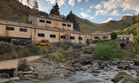 En su mejor momento, el pueblo ofrecía una vida social única para las familias, en un entorno privilegiado de sierras y naturaleza. En su mejor momento, el pueblo ofrecía una vida social única para las familias, en un entorno privilegiado de sierras y naturaleza.
