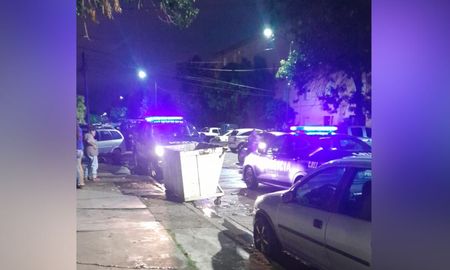 La Policía y los peritos trabajan en una vivienda ubicada en la torre de Regimiento 12 de Infantería y Lamadrid. La Policía y los peritos trabajan en una vivienda ubicada en la torre de Regimiento 12 de Infantería y Lamadrid.