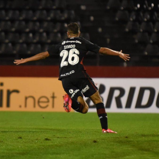 La Lepra ganó en su casa y debe esperar resultados para continuar en la Copa Sudamericana.