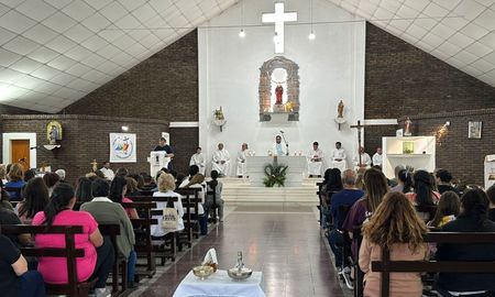 Decenas de fieles se acercaron a la Cuasi-Parroquia San Jerónimo a celebrar el día del santo patrono. Decenas de fieles se acercaron a la Cuasi-Parroquia San Jerónimo a celebrar el día del santo patrono.