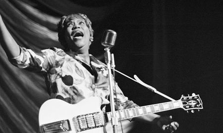 En sus 58 años de vida, Rosetta Tharpe derribó prejuicios raciales y de género a fuerza de carisma y virtuosismo. En sus 58 años de vida, Rosetta Tharpe derribó prejuicios raciales y de género a fuerza de carisma y virtuosismo.
