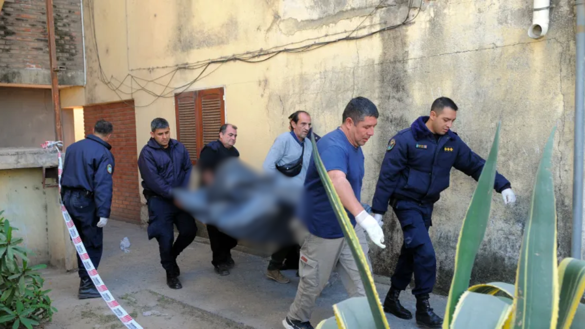 El aberrante episodio fue descubierto el martes cerca de las 10.30 por el padre de la joven